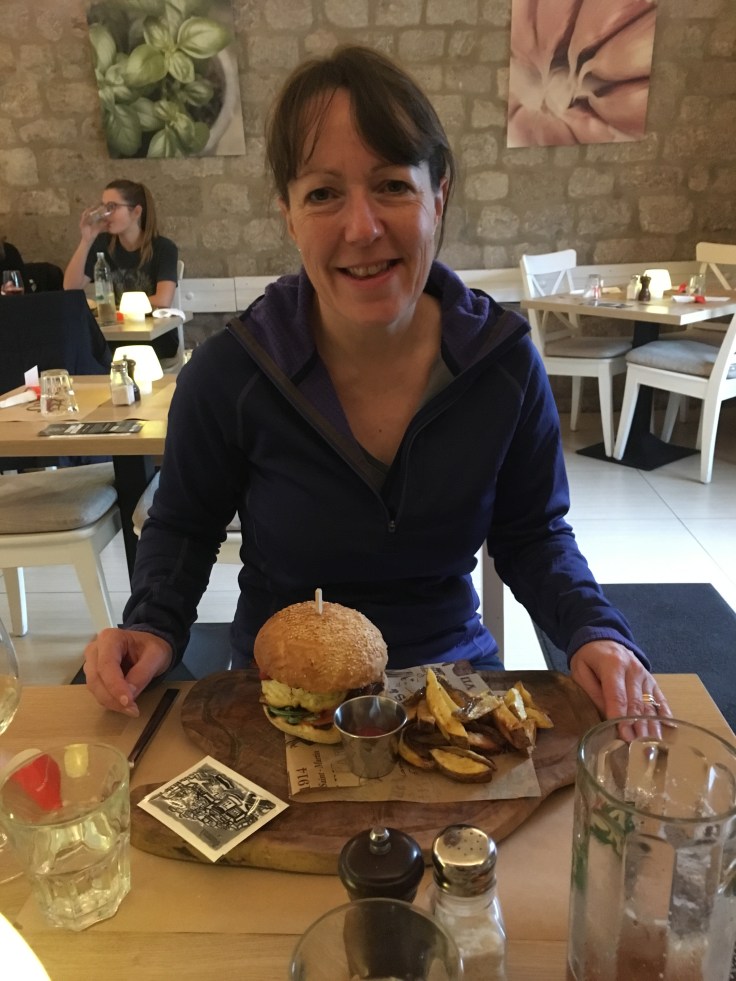 2E2325E0-A6A2-4F27-BAB3-5E5BD8D15433